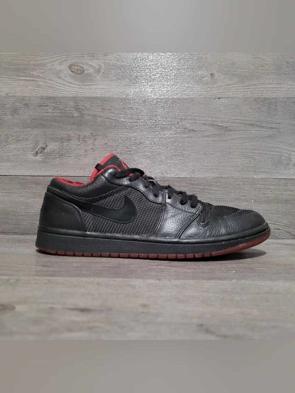 Jordan Retro 1 Low 2006 Black Metallic Silver Red Mens Size 11 309192-001